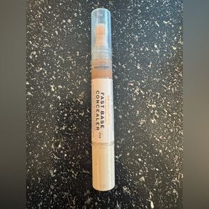 Revolution Fast Base Concealer